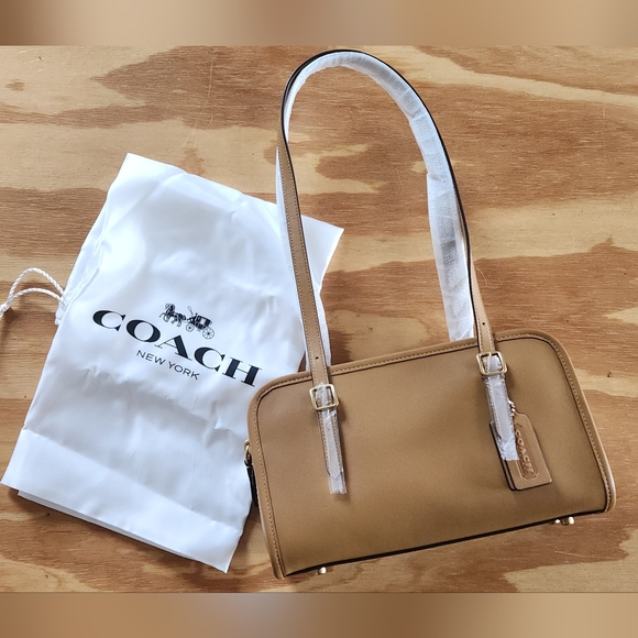 Coach Swing Zip Honey Brown - Picture 2 of 13